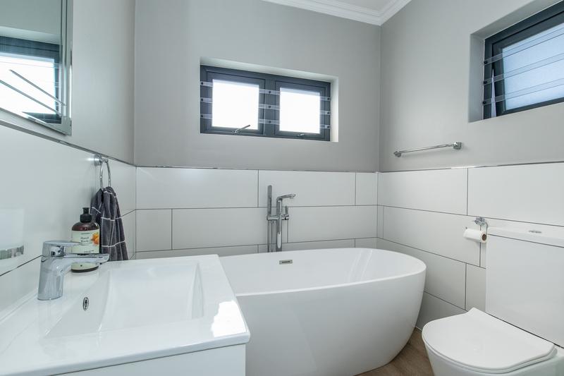 3 Bedroom Property for Sale in Constantia Western Cape